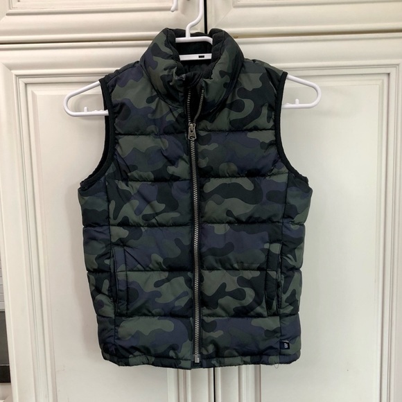 GAP kids camoflage puffer vest - Picture 1 of 12